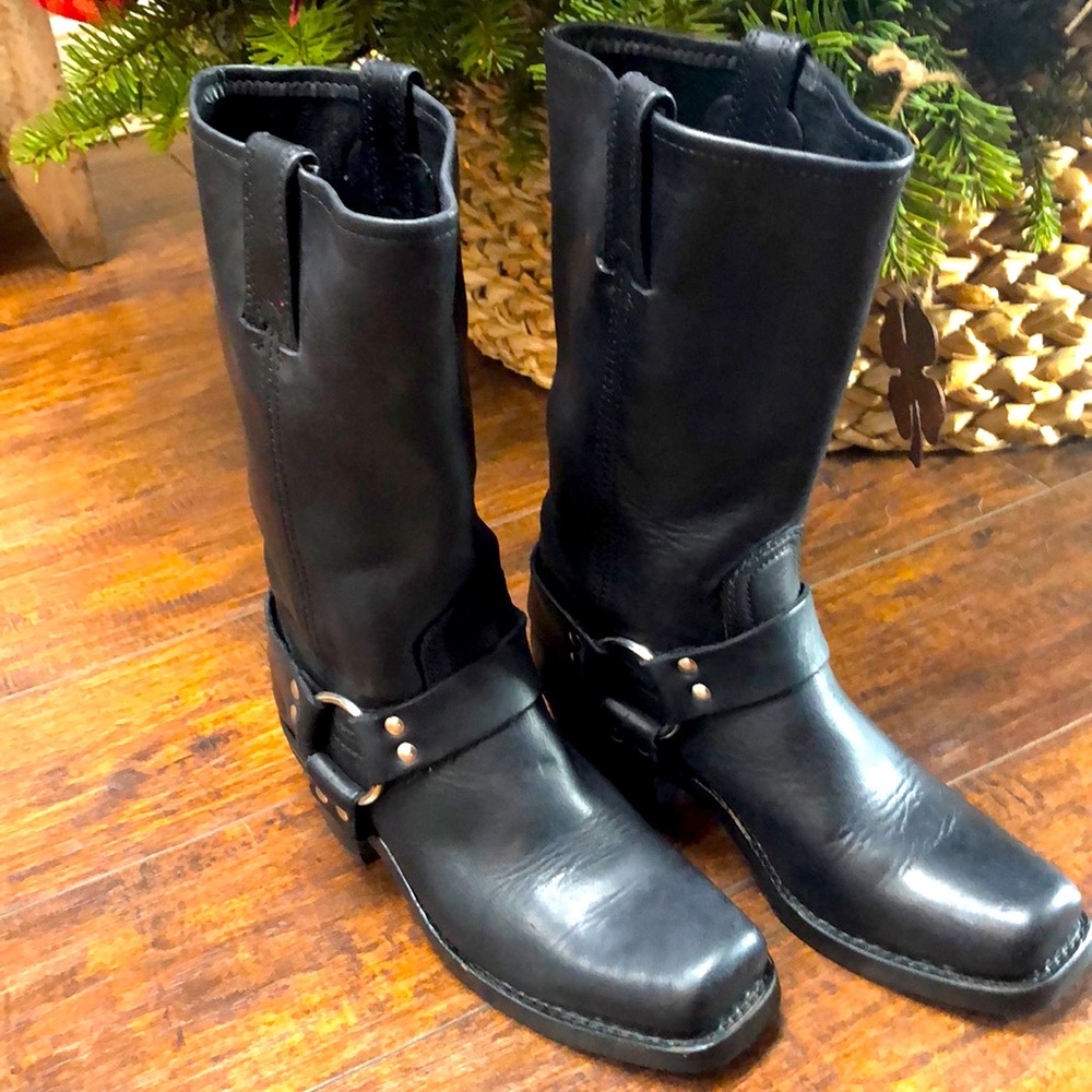 FRYE HARNESS 12R Black Leather like brand new